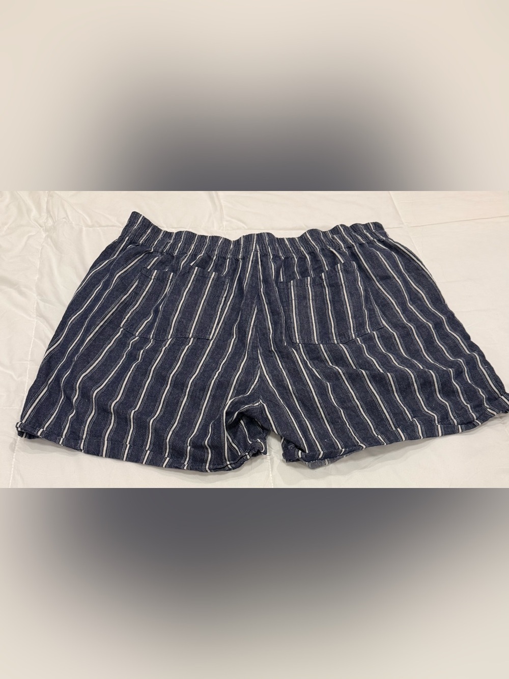 Taxi Brand Blue & White Vertical Striped Pleated Shorts 1X - Picture 2 of 4